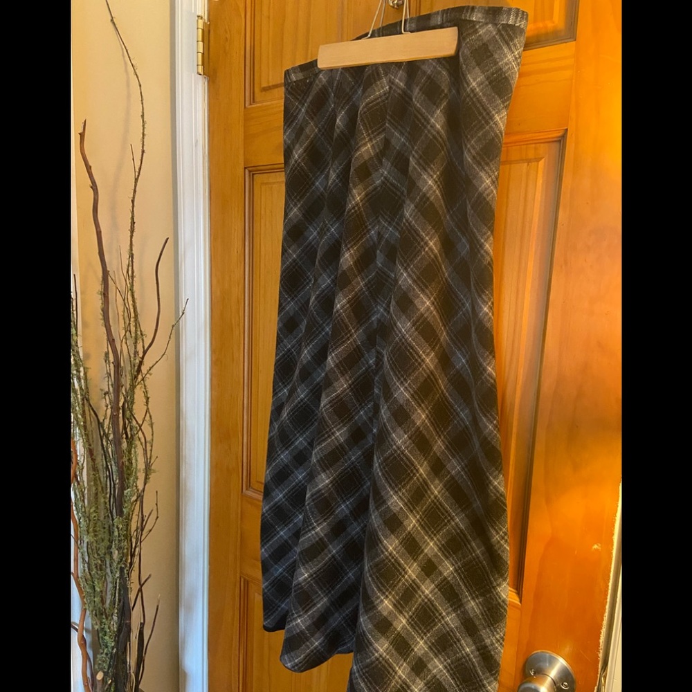 Eddie Bauer charcoal gray plaid wool maxi skirt- cozy/cottage ore